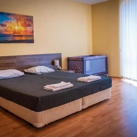 Paradise Corner - 2 Bedroom Ground Floor Topola