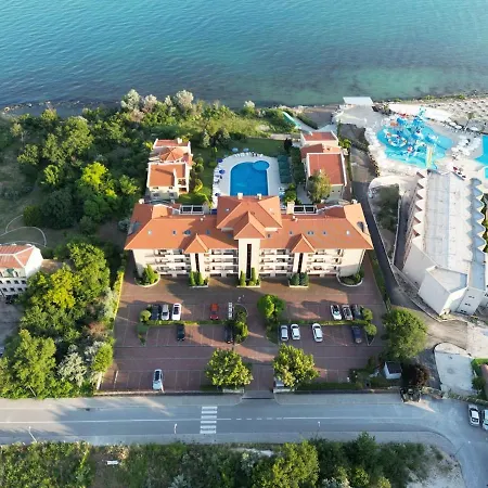 Paradise Corner - Spacious 2br Ground Floor Apartment *