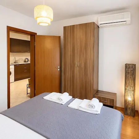 Paradise Corner - Spacious 2br Ground Floor