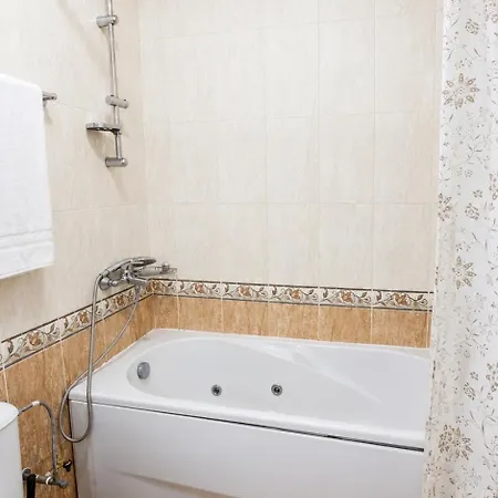 Paradise Corner - Spacious 2br Ground Floor Topola