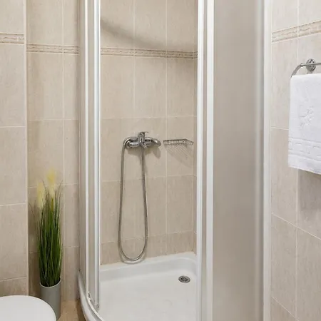 Paradise Corner - Spacious 2br Ground Floor