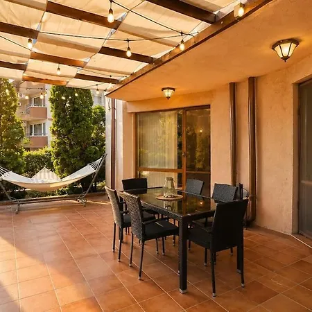 Apartment Paradise Corner - Spacious 2br Ground Floor