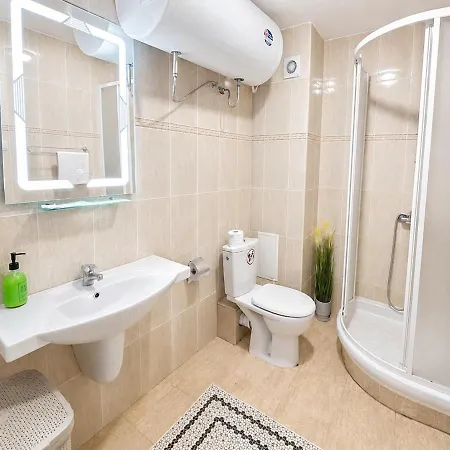 Apartment Paradise Corner - Spacious 2br Ground Floor *