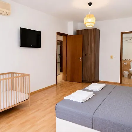 Apartment Paradise Corner - Spacious 2br Ground Floor Topola
