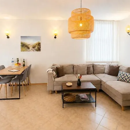 Paradise Corner - Spacious 2br Ground Floor Topola