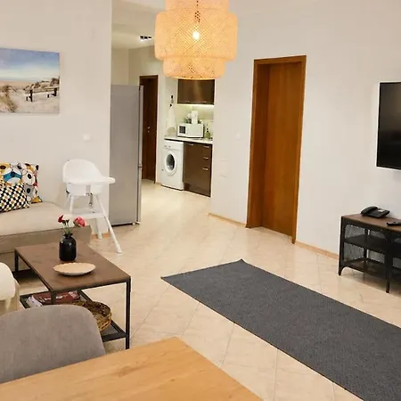 Paradise Corner - Spacious 2br Ground Floor * Topola