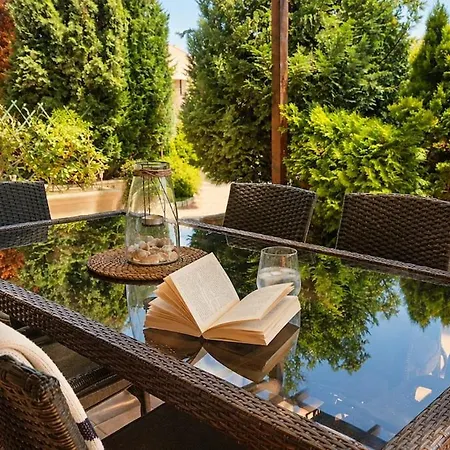 Paradise Corner - Spacious 2br Ground Floor Apartment Topola