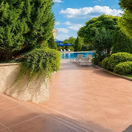 Apartment Paradise Corner - Spacious 2br Ground Floor Topola