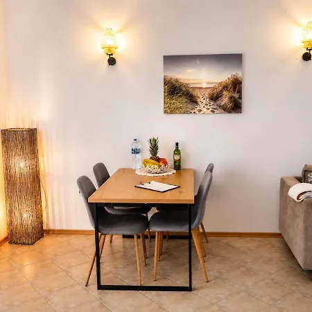Paradise Corner - Spacious 2br Ground Floor *