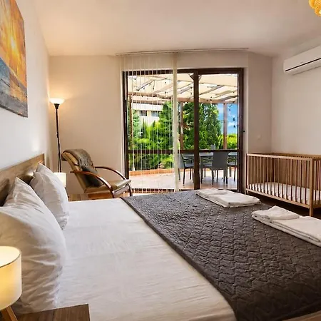 Apartment Paradise Corner - Spacious 2br Ground Floor Topola
