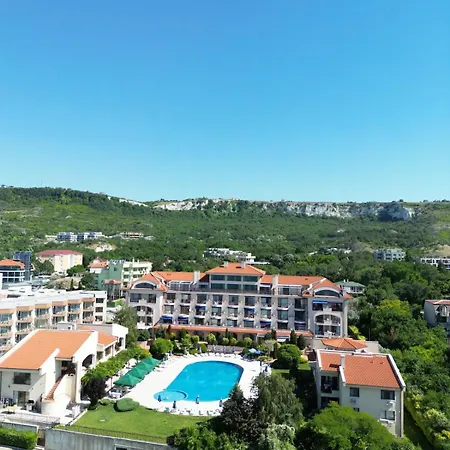 Paradise Corner - Spacious 2br Ground Floor Apartment *