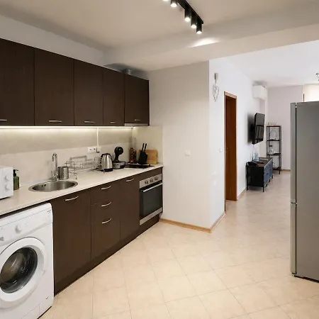Apartment Paradise Corner - Spacious 2br Ground Floor Topola