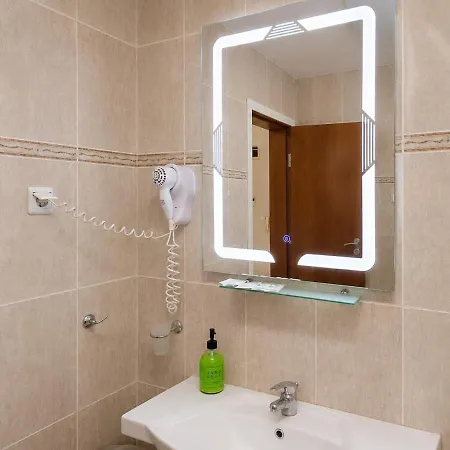 Paradise Corner - Spacious 2br Ground Floor *