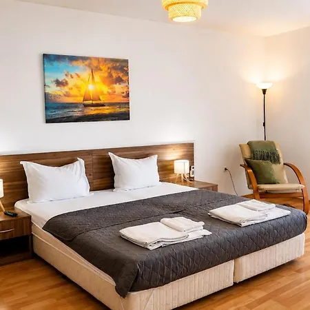 Apartment Paradise Corner - Spacious 2br Ground Floor *