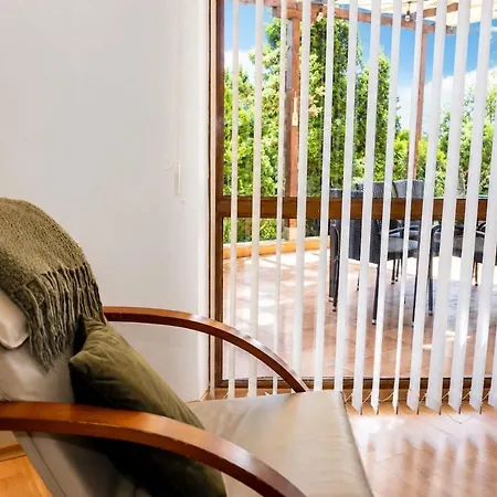 Paradise Corner - Spacious 2br Ground Floor Apartment *