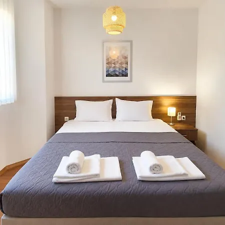 Apartment Paradise Corner - Spacious 2br Ground Floor Topola