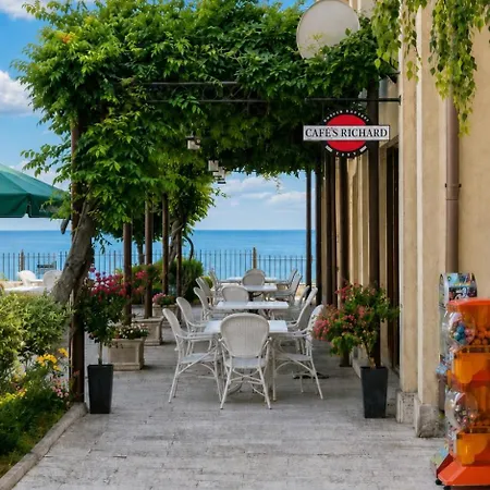 Apartment Paradise Corner - Spacious 2br Ground Floor Topola