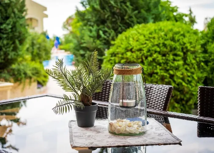 Paradise Corner - 2 Bedroom Ground Floor * 토폴라